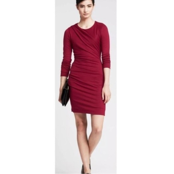 Banana Republic Dresses & Skirts - BANANA republic Gorgeous red Sz XS ruched dress